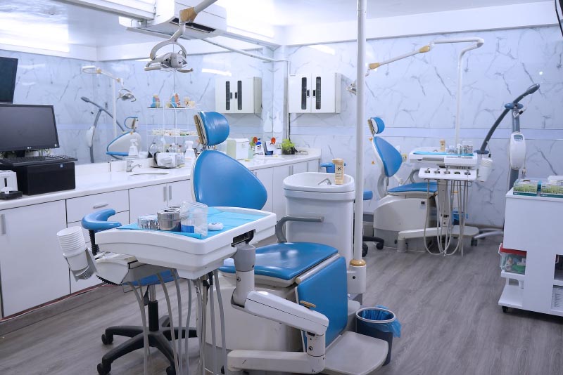Máy móc hiện đại, hỗ trợ thăm khám răng miệng tại cơ sở
