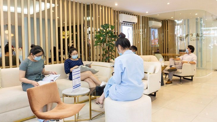 Cơ sở khang trang, sạch sẽ đảm bảo an toàn khi trồng răng